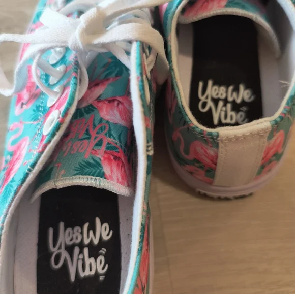 Flamingo Yes We Vibe Sneakers - Picture 3 of 6